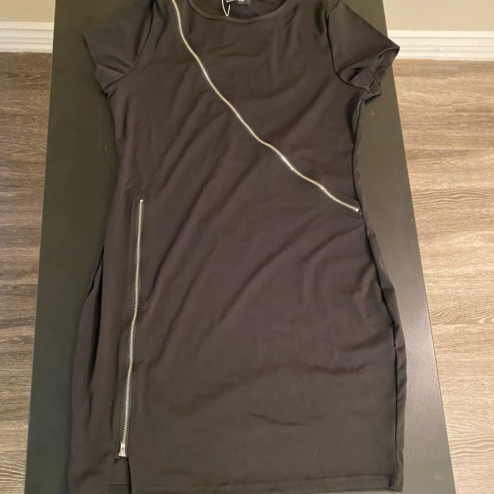 BLOOMCHIC Black Dress w/ Zipper Accents size 12 (L)